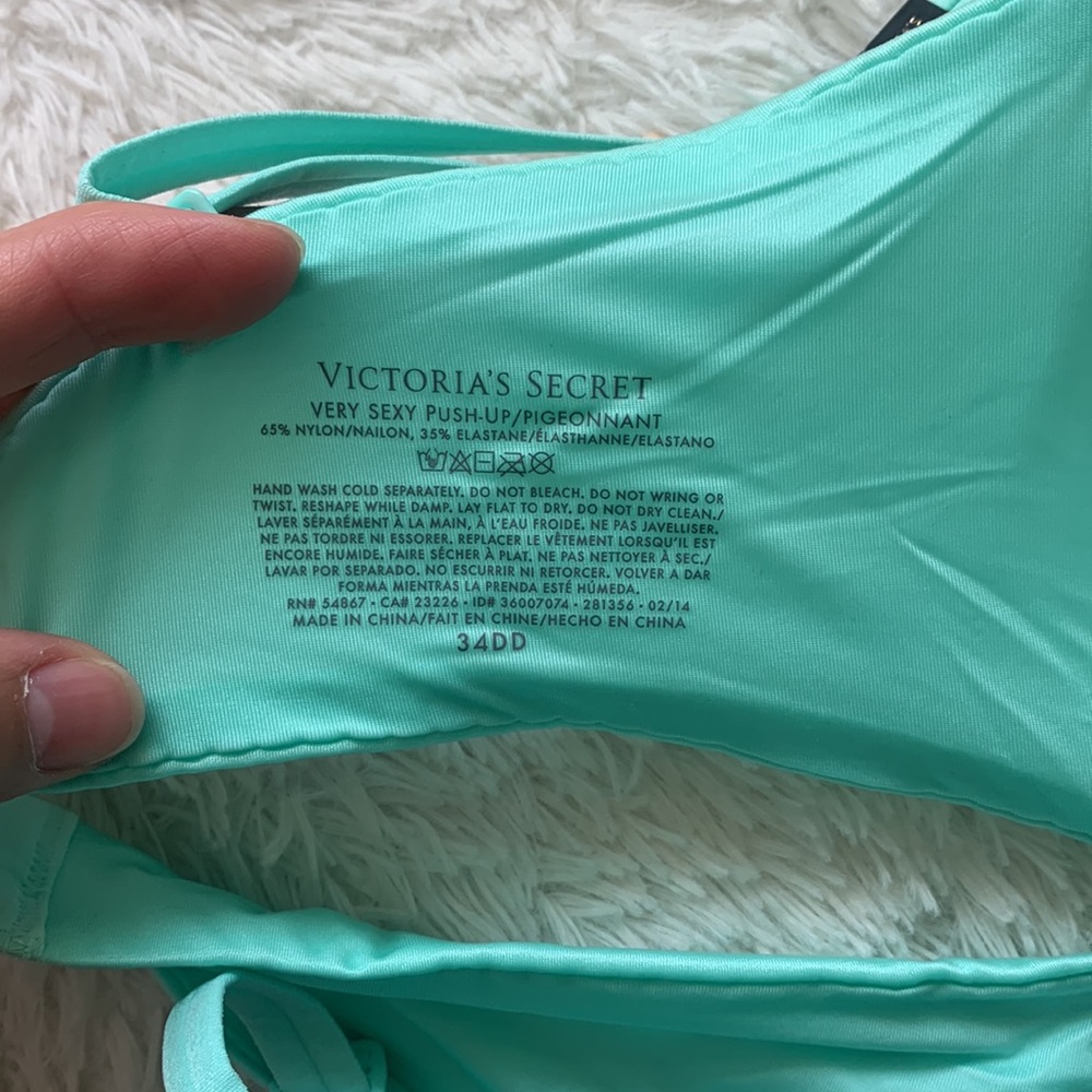 NWT Victoria’s Secret 34DD Very Sexy Push-up - Picture 4 of 4